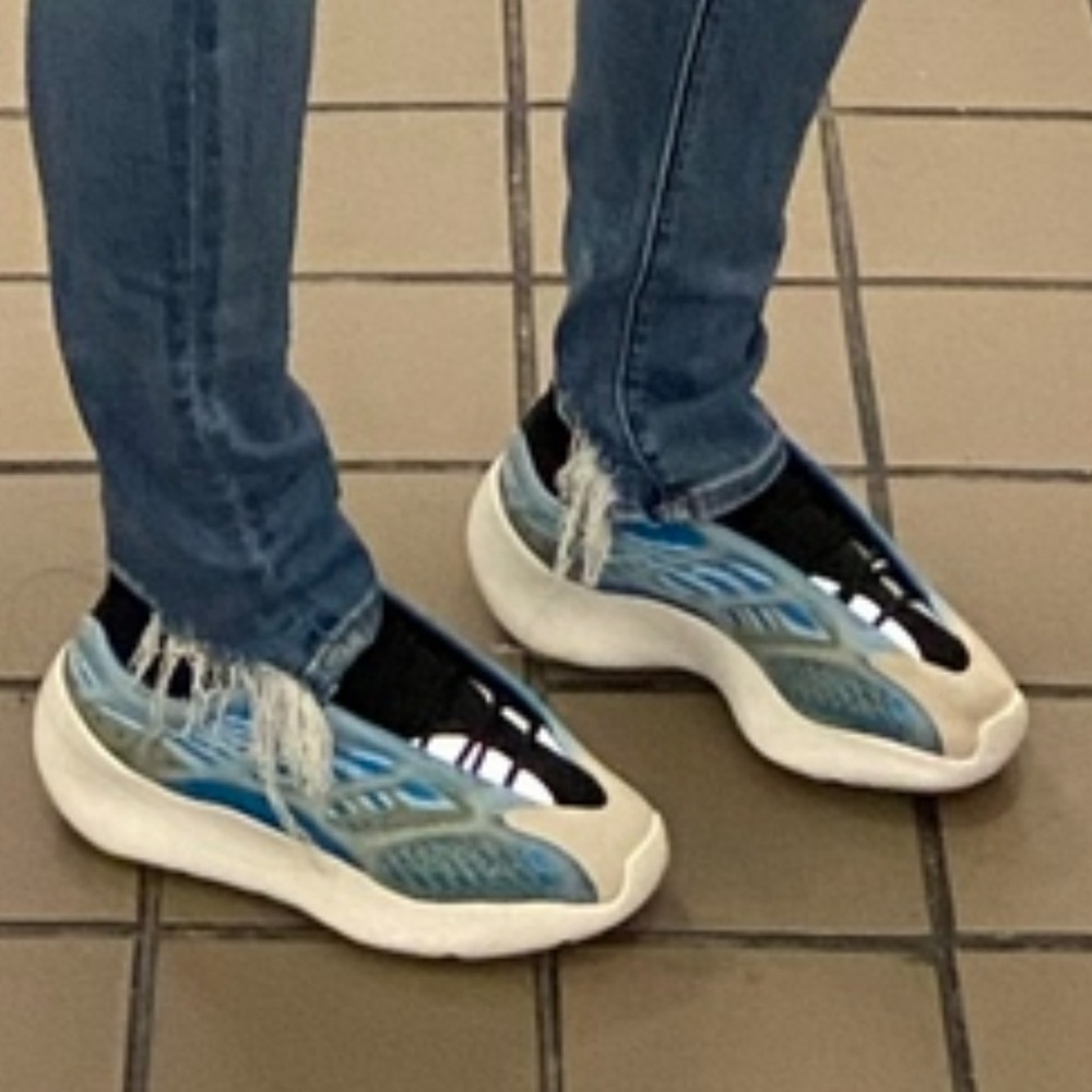 Yeezy 700 v3 Arzareth